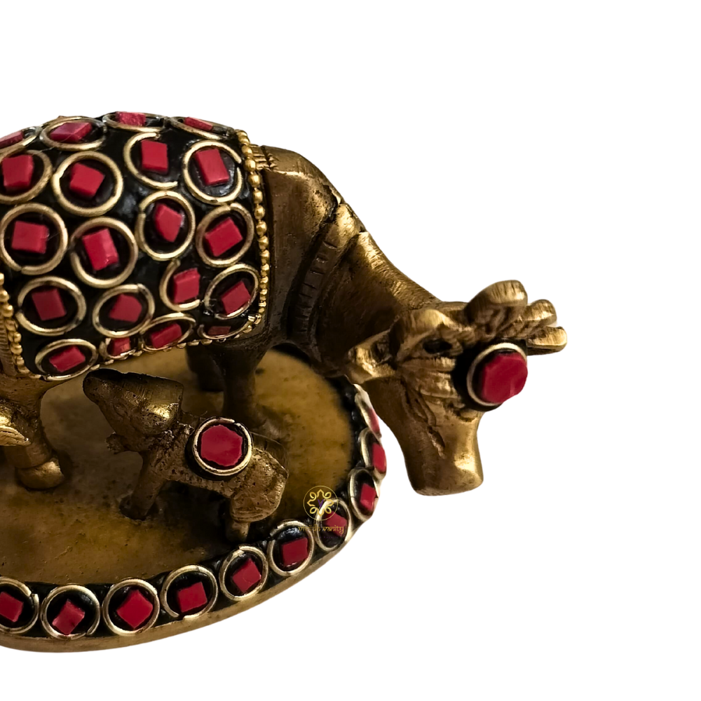 Kamdhenu Saubhagya Red Medium – Stonework Finish Brass Cow-Calf Pair on Embellished Base – Brass | Diwali Gifting | Home Decor | Housewarming Gift | Corporate Gifting
