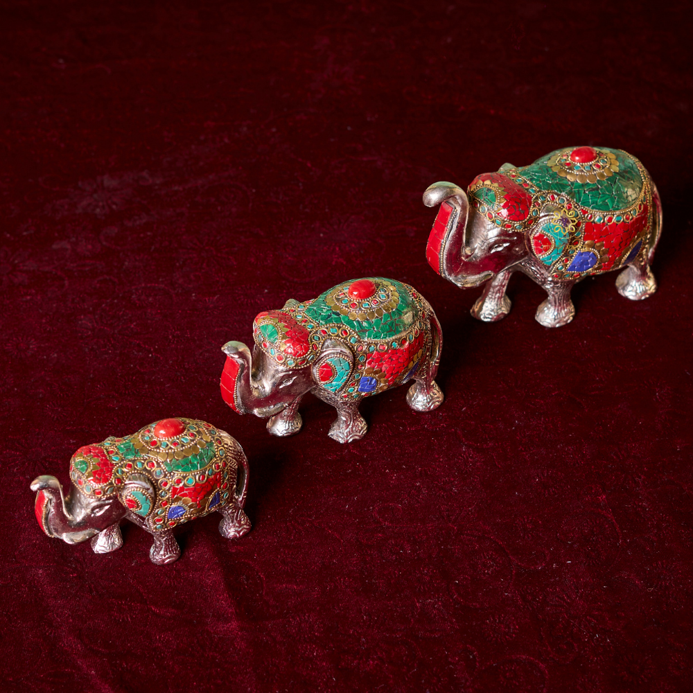 Raj Vilas Hathi Parivar โ Silver Finish Elephant Family with Handcrafted Stonework โ Dining Table Use | Premium Gifting | Home Decor | Vastu Decor | Feng Shui