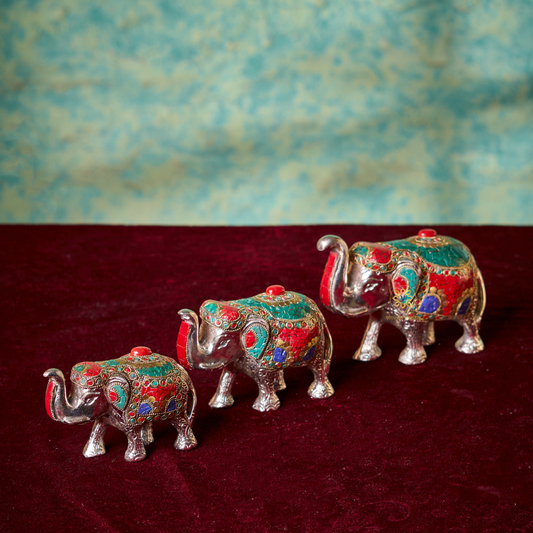 Raj Vilas Hathi Parivar – Silver Finish Elephant Family with Handcrafted Stonework – Dining Table Use | Premium Gifting | Home Decor | Vastu Decor | Feng Shui