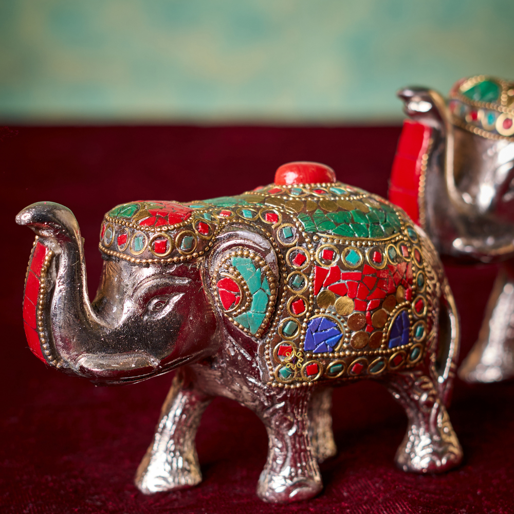 Raj Vilas Hathi Parivar โ Silver Finish Elephant Family with Handcrafted Stonework โ Dining Table Use | Premium Gifting | Home Decor | Vastu Decor | Feng Shui