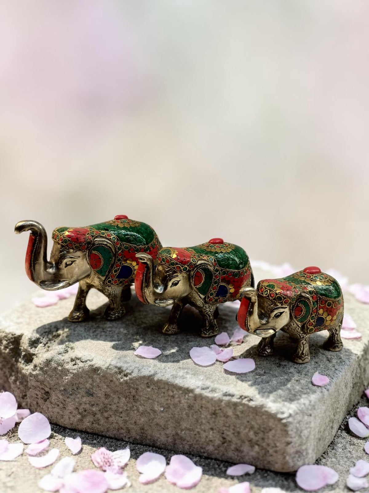 Raj Vilas Hathi Parivar – Silver Finish Elephant Family with Handcrafted Stonework – Dining Table Use | Premium Gifting | Home Decor | Vastu Decor | Feng Shui
