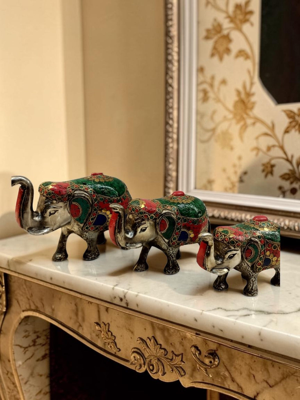 Raj Vilas Hathi Parivar – Silver Finish Elephant Family with Handcrafted Stonework – Dining Table Use | Premium Gifting | Home Decor | Vastu Decor | Feng Shui