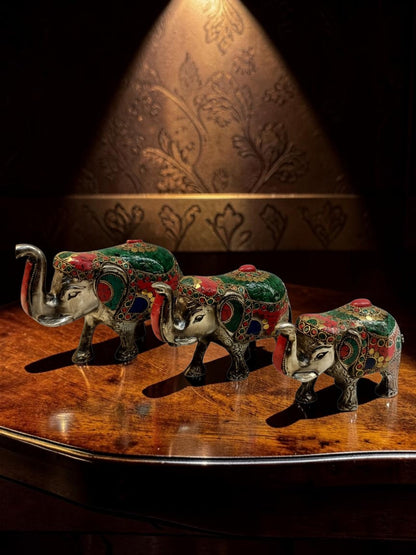 Raj Vilas Hathi Parivar – Silver Finish Elephant Family with Handcrafted Stonework – Dining Table Use | Premium Gifting | Home Decor | Vastu Decor | Feng Shui
